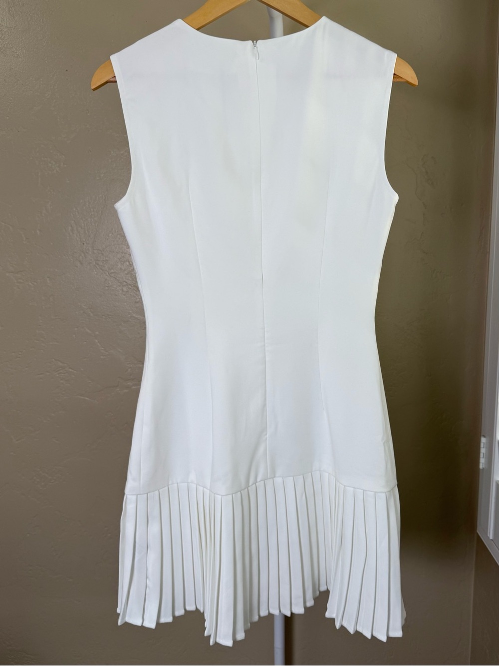Commense White Sleeveless Mini Dress with Gold Buttons - Picture 7 of 11